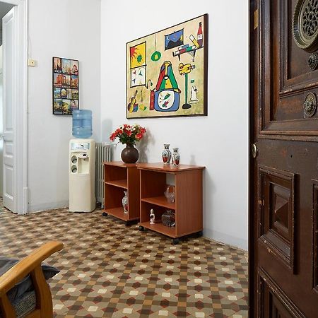 B&B Estudiantes Balmes Barcelona Bagian luar foto