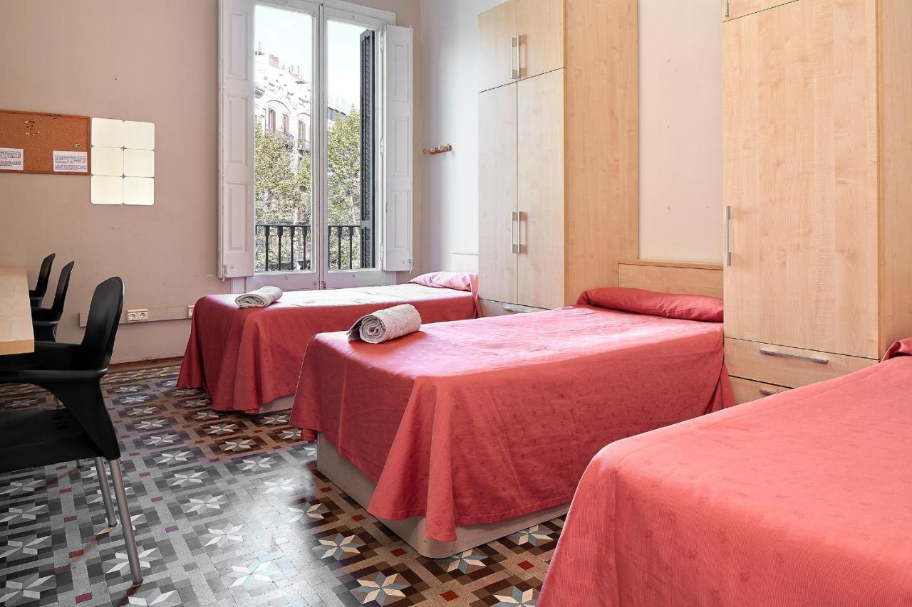 B&B Estudiantes Balmes Barcelona Bagian luar foto