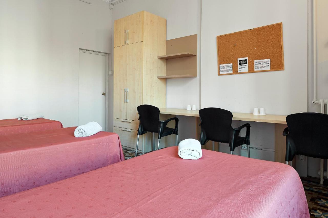 B&B Estudiantes Balmes Barcelona Bagian luar foto
