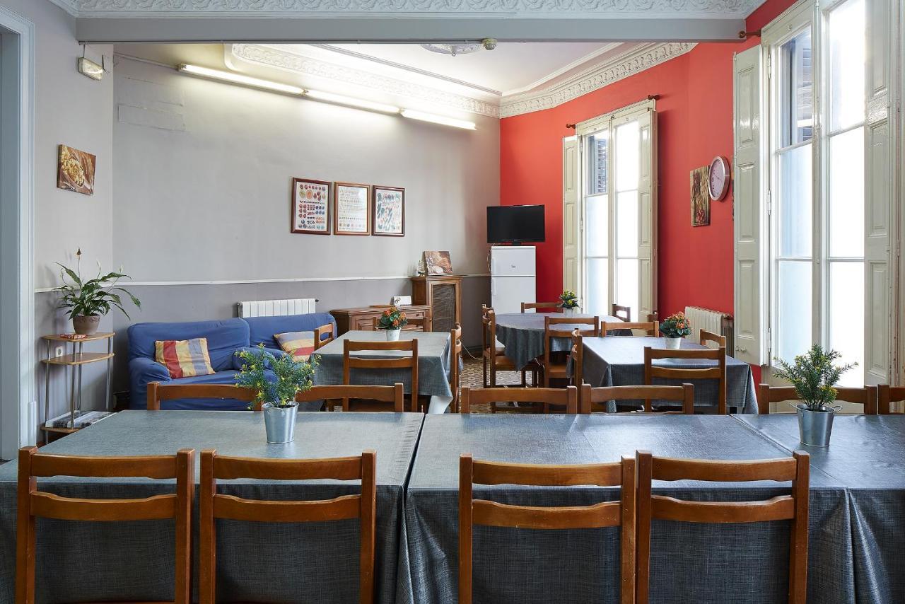 B&B Estudiantes Balmes Barcelona Bagian luar foto