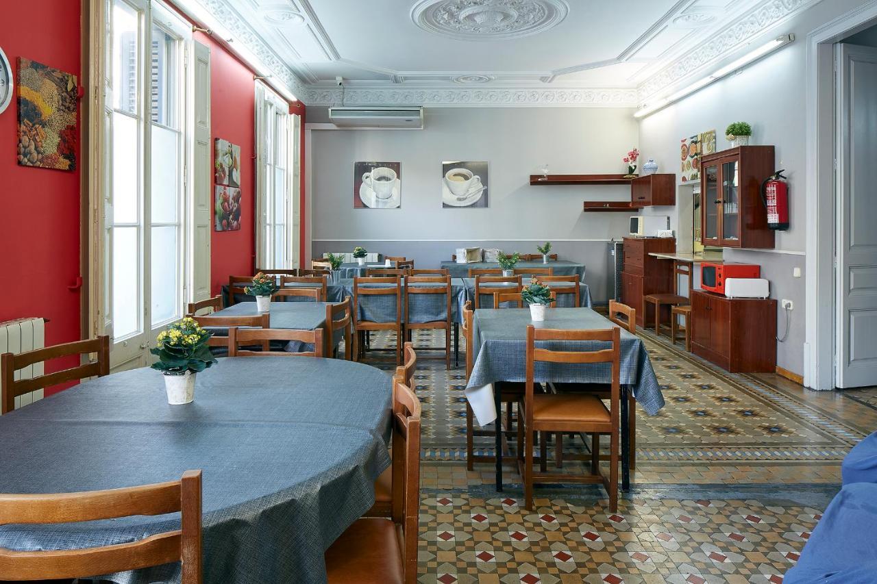 B&B Estudiantes Balmes Barcelona Bagian luar foto