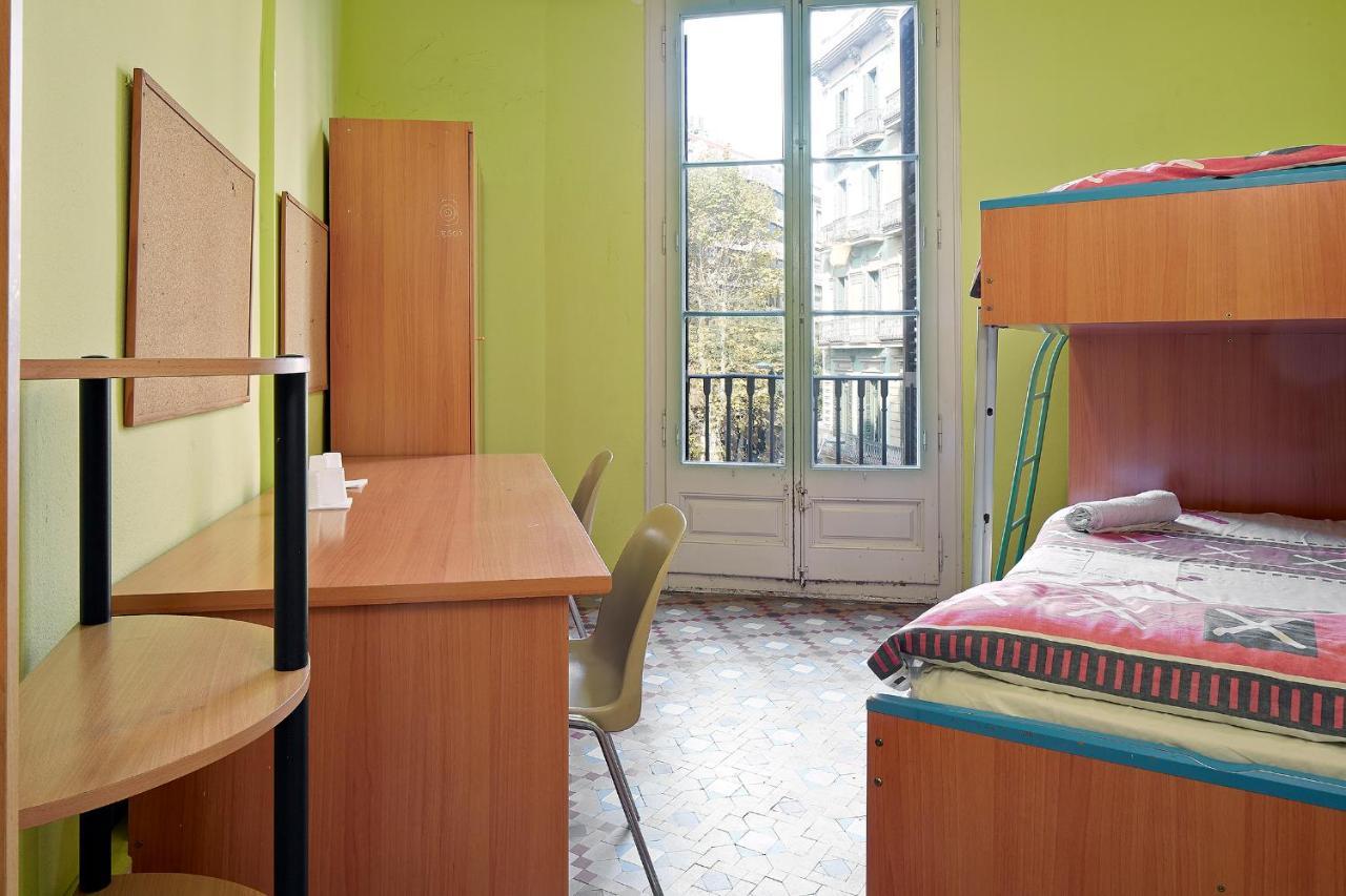 B&B Estudiantes Balmes Barcelona Bagian luar foto
