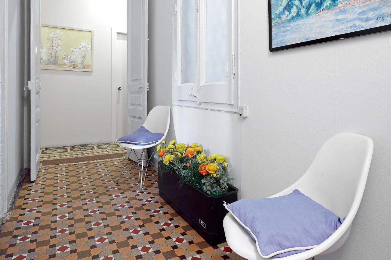 B&B Estudiantes Balmes Barcelona Bagian luar foto