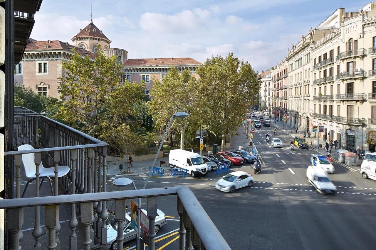 B&B Estudiantes Balmes Barcelona Bagian luar foto