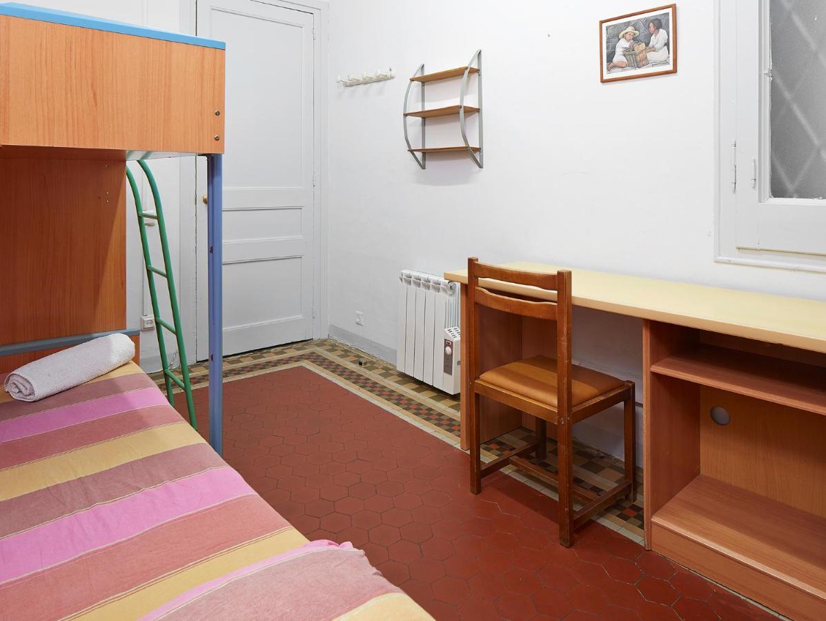 B&B Estudiantes Balmes Barcelona Bagian luar foto