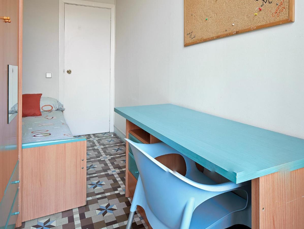 B&B Estudiantes Balmes Barcelona Bagian luar foto