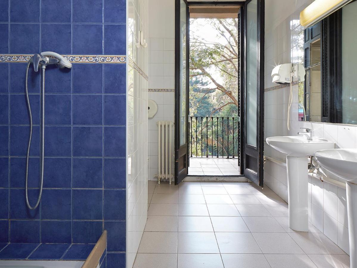 B&B Estudiantes Balmes Barcelona Bagian luar foto